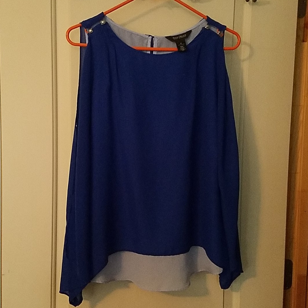 Sleeveless blue blouse